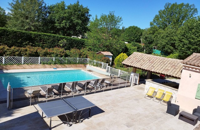 Family villa 8 pers /pool /close to shops and lake