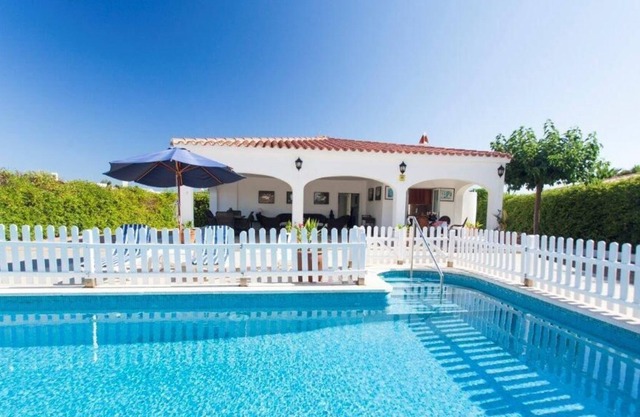 Family Villa next to the Beach, Private Pool, AirCon, Heating and Child Friendly