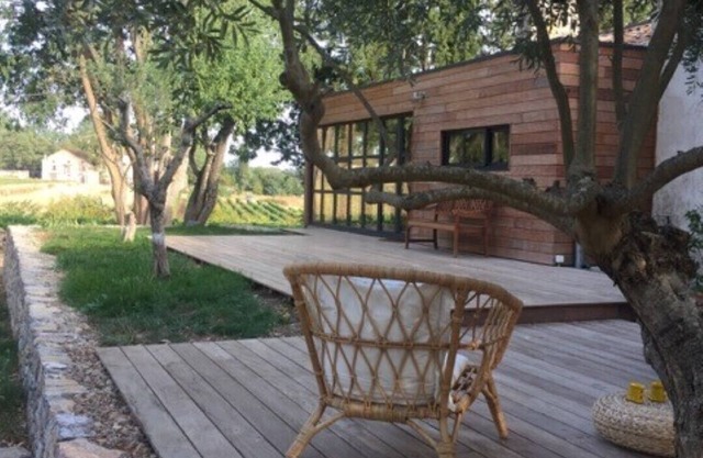 Family villa surrounded by nature, swimming pool, great view of Provence, 9pers