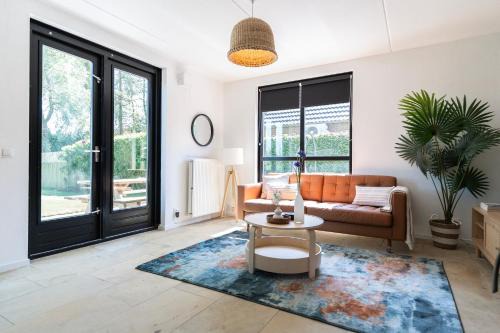 Family Villa With Garden & Lake Access