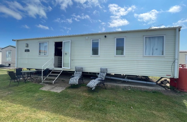 FamilyCaravan-SeaView-Garden-Ensuite-NearBeach