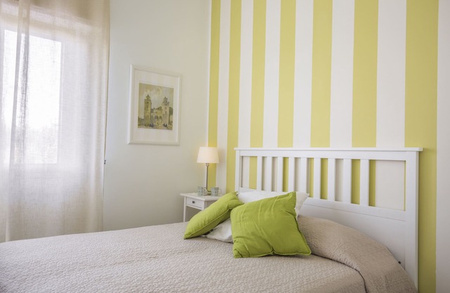 Familyholidays Magnolia. Apartments in villa with garden near the sea.