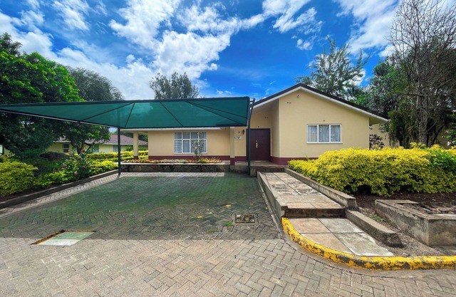 Fancy 5BR Bungalow with Private Pool near JKIA – Greenpark, Athi River