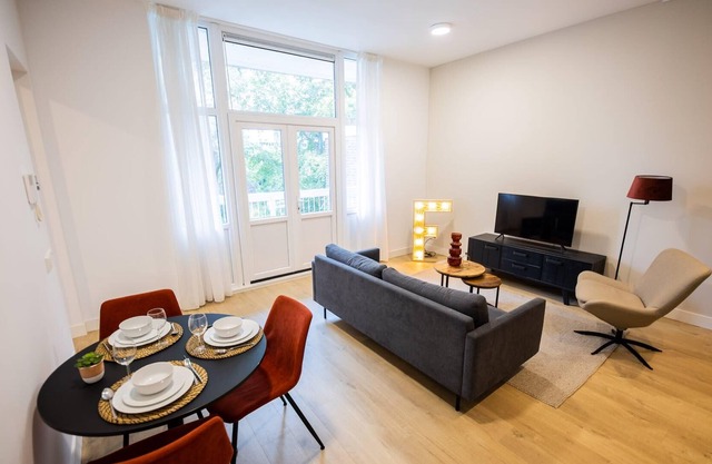 Fantastic 1 Bedroom Serviced Apartment 64m2 -MNLF-