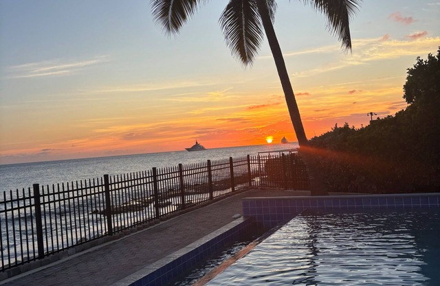 Fantastic 2-bedroom condo with unforgettable views of the ocean!