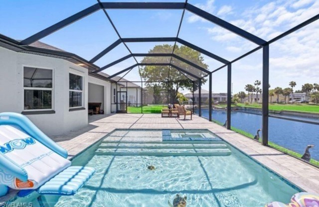 Fantastic 4-bedroom house with AC in Cape Coral