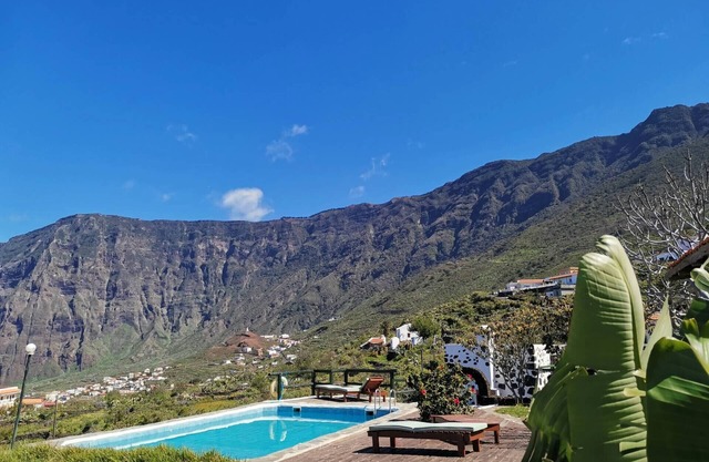 Fantastic Apartment for 4 guests Views, Pool, Tennis and BBQ