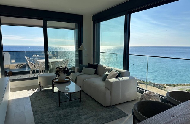 Fantastic apartment right on the beach in Barcelona, with balcony and pool!