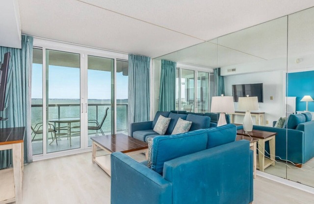 Fantastic Bay Views! 2BR Condo NEWLY UPDATED!