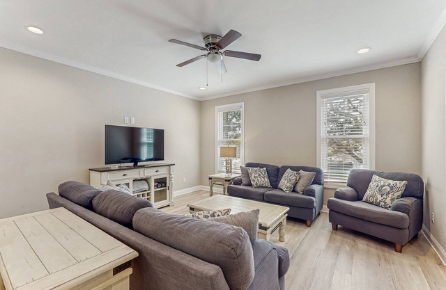 Fantastic duo in the heart of all the action with fast WiFi, central AC & W/D