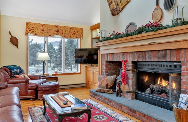 Fantastic four bedroom plus loft and 2.5 bath end unit located in Dartmouth Place