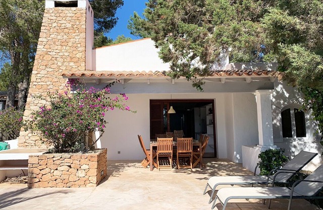 Fantastic house 350 m from Migjorn beach, with access to shared pool.
