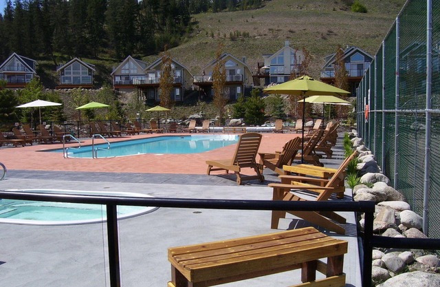 Fantastic, Lake View, Family Friendly, 3 Bdrm Cottage, Just Steps To The Water