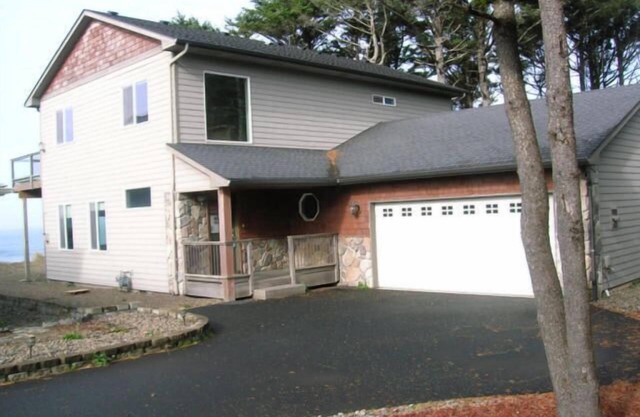 FANTASTIC OCEAN FRONT MODERN HOME*TWO LIVING AREAS*HUGE DECK