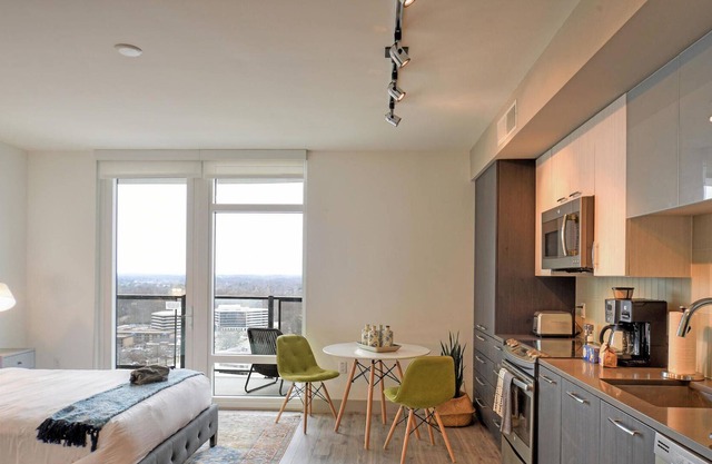 Fantastic Studio in Tysons, Pool + Fitness Center