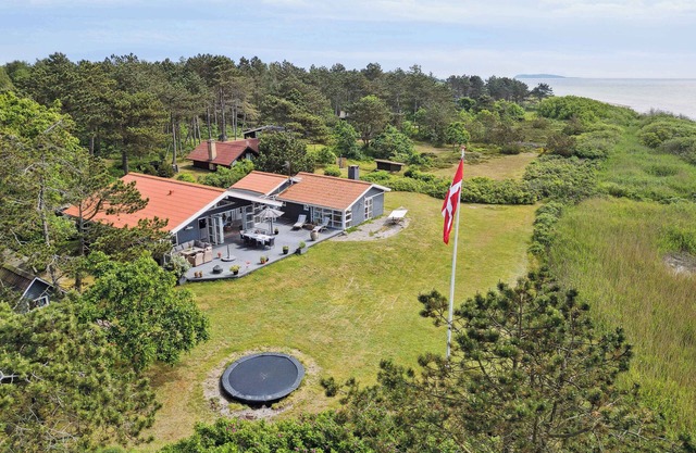 Fantastic summer house with sea view