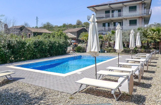 Fantastic vacation villa for social time at the foot of Etna.