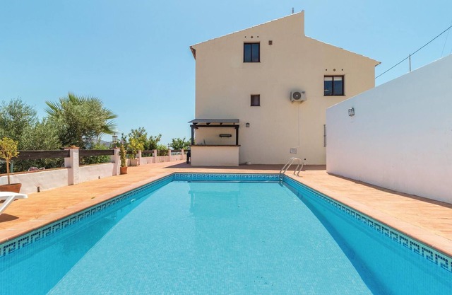 Fantastic vacation home with stunning panoramic views of the Sierra.