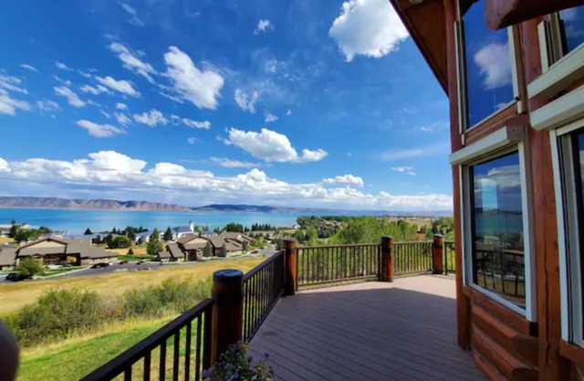 Fantastic view! Arcade, Jacuzzi, Family Friendly Cottage!