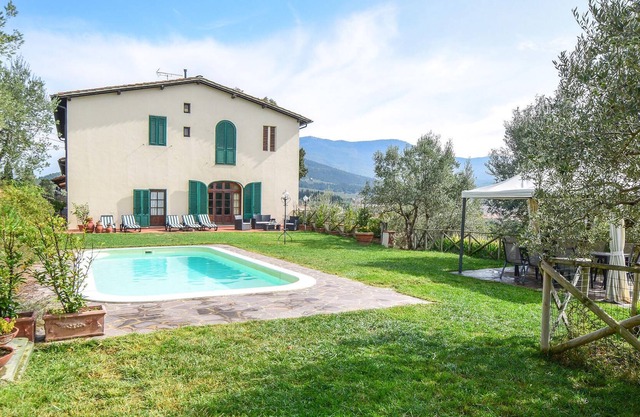 Fantastic villa for a successful vacation near Florence.