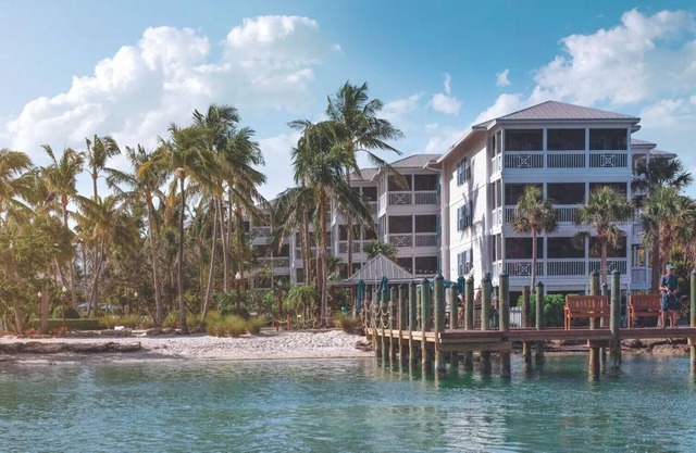 Fantasy Fest FUN in Key West! 2-bdrms, 2 baths, Kitchen, Laundry, pool, balcony
