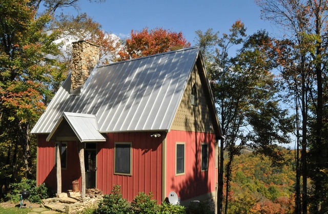 Farm Stay - Romantic, fairytale-like forest cottage on a 215 acre mountaintop.