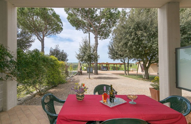 Farmhouse 'Agriturismo I Debbi - L'Olivo' with Private Veranda, Wi-Fi and Air Conditioning