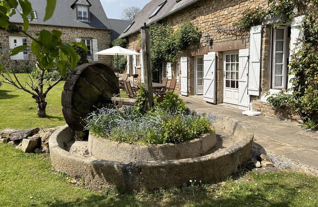 Farmhouse between countryside and sea