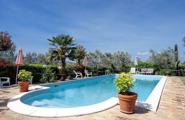 Farmhouse "Il Grappolo E La Rosa - Sagrantino" with Shared Pool, Private Terrace & Wi-Fi