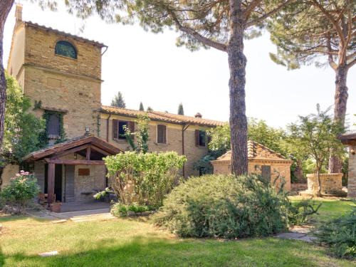 Farmhouse in Marsciano with Pool and Vineyards