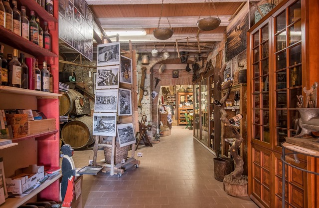 Farmhouse 'Lo Ziro - Agriturismo La Roverella' with Private Terrace, Wi-Fi and Air Conditioning