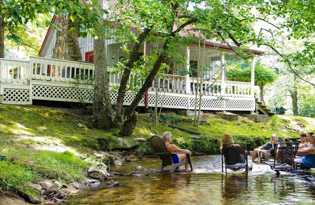 Farmhouse on Coosa Creek in Blairsville!