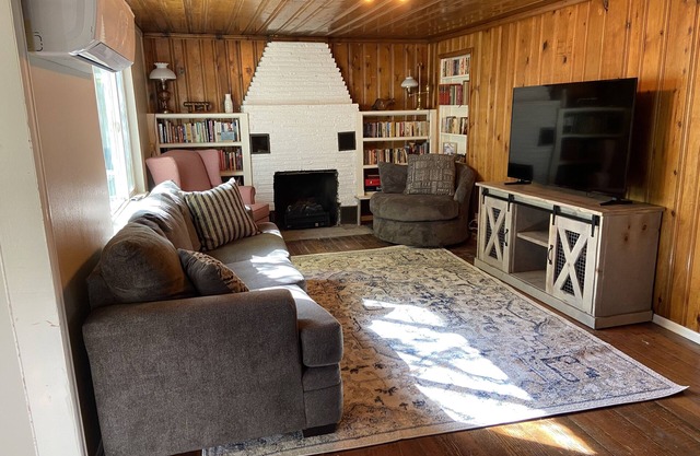 Farmhouse on horse ranch in Arvada, in convenient but quiet location!