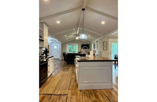 Farmhouse vibes, hidden gem in New Bern!