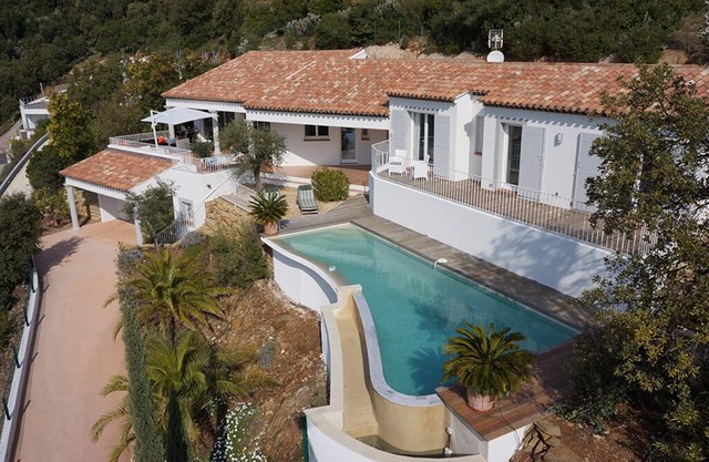 FAVORITE WITH SPLENDID SEA VIEW