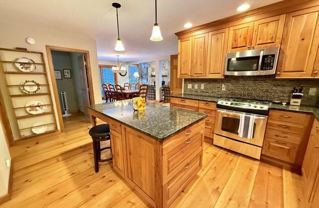 Featuring hot tub, pool table and sauna!