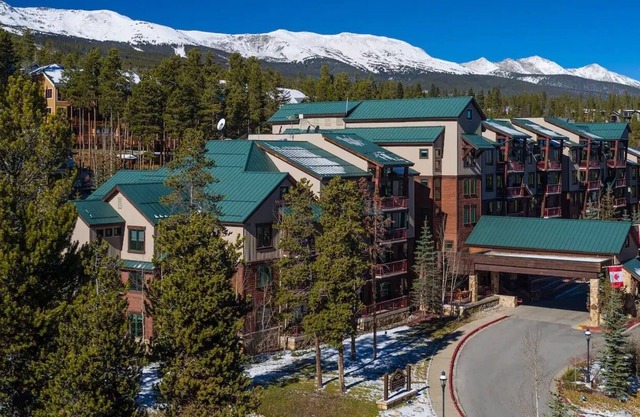 Feb. 10-17 Best in Breck. Hilton Valdoro. 2 BR, 2 Bath. Pvt deck and hot tub