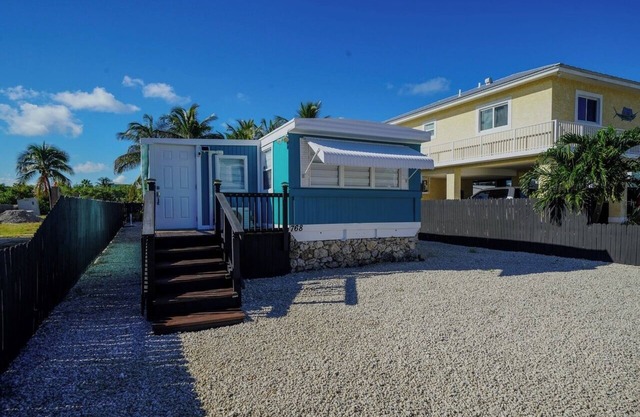 Feel the Ocean breeze! 3-bedroom mobile home with AC in Key Largo