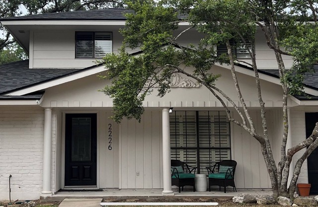 Feels like home.nCozy home in a quiet family-friendly neighborhood.