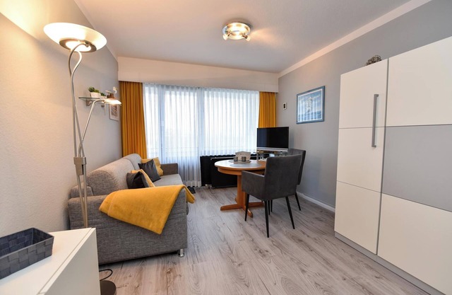 Ferienappartement mit Balkon und Seeblick auf das Weltnaturerbe Wattenmeer