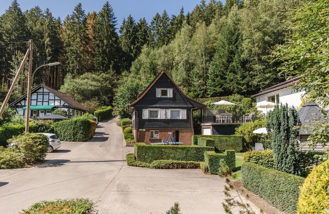 Ferienhaus in Ortsrandlage mit Aussensauna und Beleuchteter Glasüberdachung