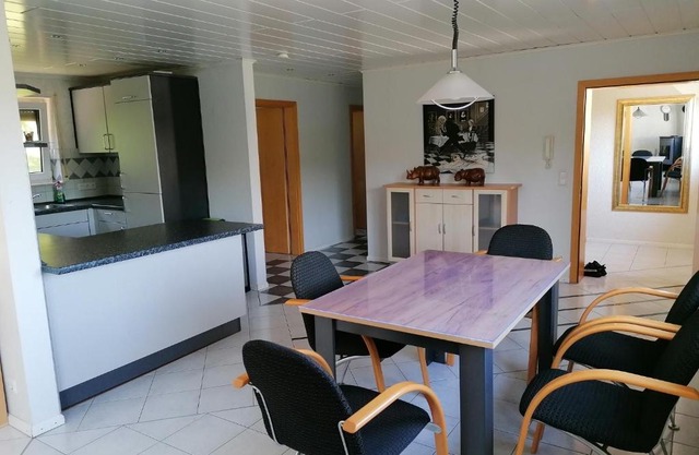 Ferienhaus Stein, TOP Monteurwohnung, sehr groß, 4 Einzelzimmer, Doppelzimmer, Übernachtung bis zu 8 Personen möglich