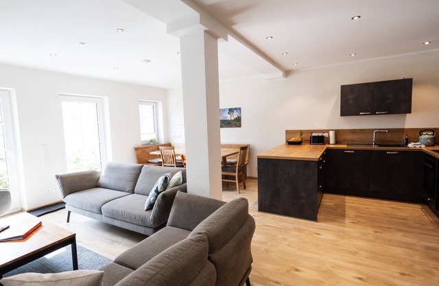 Ferienwohnung Alter Kuhstall, 97 qm, 3 Schlafzimmer, Terrasse, Max. 8 Personen