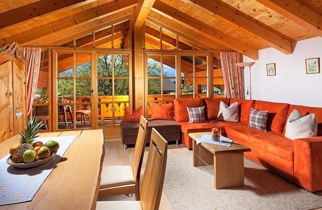 Ferienwohnung Watzmann für 2-7 Personen, ca. 90 m², 2 sep. Schlafzimmer, Wohnküche, Balkon, 2 Zustellbetten