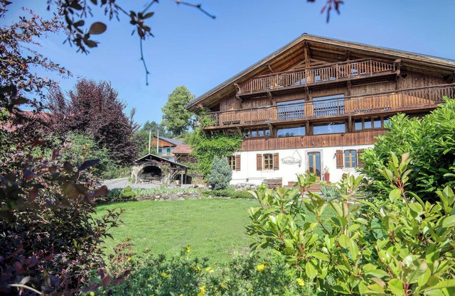 Ferme du Ciel,luxury Alpine Chalet with pool, hot tub, sauna & spectacular views