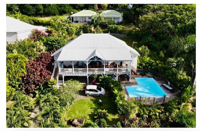 Ferry Deshaies Villa pool view caribbean sea beach 350m 10 pers.