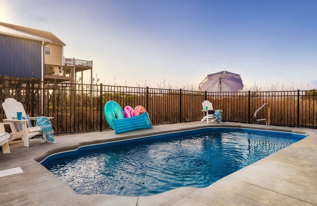 Few Days Left! Group Stay! Pool! Views! Hot Tub!