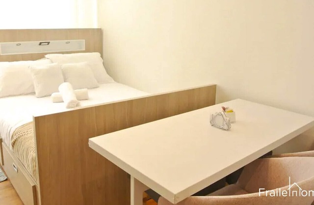 Fh ~ Central artsy studio in Chicó with terrace