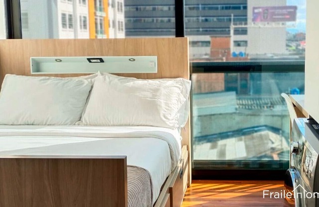 FH~ Lovely and Centric studio. Bright+amazing view