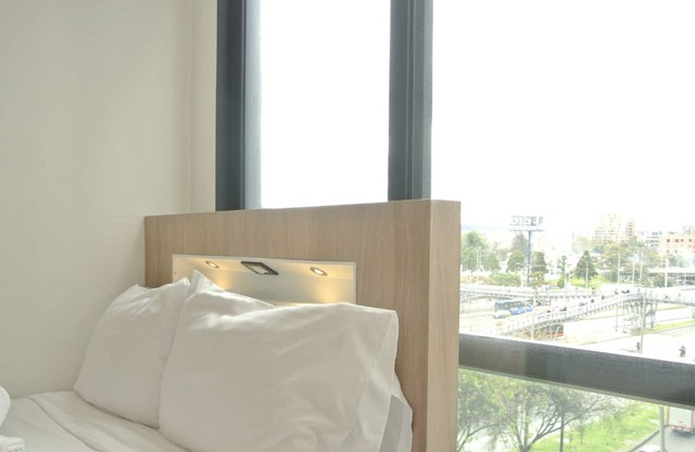 FH ~ Shinning studio with a view. Fully equipped.